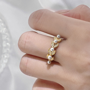 Bague élégante en forme de feuille plaquée or 18 carats de style coréen avec perle CZ pour femmes - Product Image 5