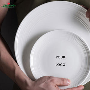 Plato Redondo de Cerámica Minimalista Europeo con Textura de Líneas, Plato de Porcelana Blanca para Cena, Logotipo Personalizado, Restaurante, Hotel, Catering - Product Image 6