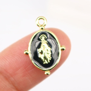 Ciondolo Medaglia Religiosa Cristiana CZ7983 in Smalto Placcato Oro con Charm di Maria - Product Image 4