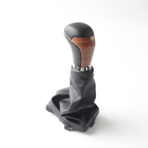 Funda de cuero plegable para palanca de cambio de marchas de coche, estilo lujoso para Toyota Highlander - Product Image 1