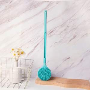 แปรงนวดด้ามยาวรูปวงรี ยางนุ่มสำหรับขัดหลัง - Product Image 1