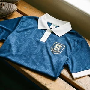 Camiseta de Fútbol Retro Nostalgia 1998 2006, Clásica, Transpirable, Cuello en V, 100% Poliéster, Logotipo Bordado - Product Image 1