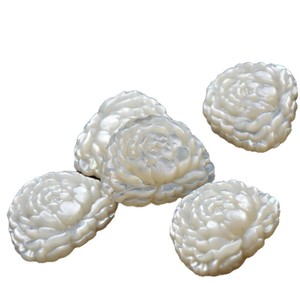 Pendentif pivoine sculpté en nacre blanche naturelle, forme de fleur, double trou, pour la fabrication de bijoux et colliers DIY - Product Image 5