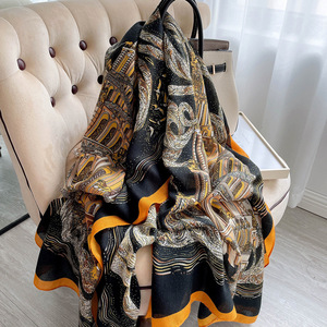 Hot Bán Bán Buôn New Mùa Thu Phụ Nữ Dài Màu Đen Màu Vàng Mô Hình Khăn Choàng Chất Lượng Cao Sang Trọng Thiết Kế Bông In Chiếc Khăn - Product Image 2