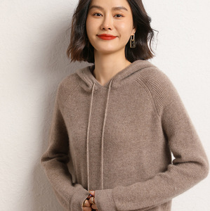 Maglione Oversize con Cappuccio da Donna in <span class=keywords><strong>Misto</strong></span> <span class=keywords><strong>Cashmere</strong></span> <span class=keywords><strong>e</strong></span> <span class=keywords><strong>Lana</strong></span> per Autunno <span class=keywords><strong>e</strong></span> Inverno, Pullover con Lavorazione a Trecce Raglan - Product Image 3