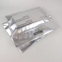 Impression de logo personnalisé Emballage métallique pour vêtements Sacs à provisions à poignée en matériaux recyclés étanches