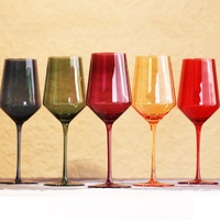 Vente en gros de gobelets Offre Spéciale verre à vin volcanique de haute qualité en PC de couleur bonbon au design vintage exquis pour vin blanc