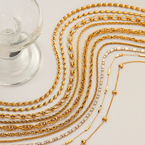 Cadena de acero inoxidable estilo cubano, cadena de metal a la moda que no se desvanece, collar para mujer con accesorio de circonita en forma de corazón. - Product Image 3