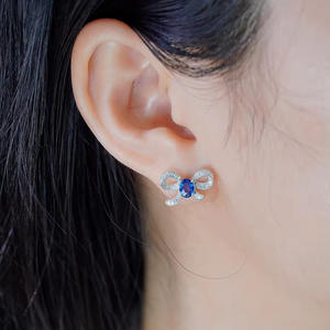 Orecchini in Oro Bianco con Diamanti e Zaffiro Taglio Ovale Naturale Certificato GIA Gioielli Classici da Sposa per Donna - Product Image 5