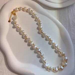 Collar de Perlas Alienígenas de Estilo Barroco Romántico para Mujeres Jóvenes, Cadena de Clavícula de Estilo Retro, Estilo Natural - Product Image 1