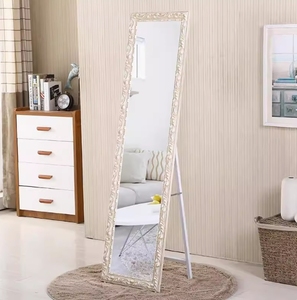 <span class=keywords><strong>Miroir</strong></span> <span class=keywords><strong>sur</strong></span> <span class=keywords><strong>pied</strong></span> vintage à cadre blanc et détails argentés, idéal pour chambre et salon, vente en gros directe usine - Product Image 2