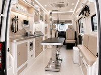 Salon de toilettage mobile pour animaux de compagnie diesel 4x2 combiné à une clinique vétérinaire sur camion