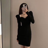 Robe noire à manches bouffantes et col carré pour femme, style Hepburn, courte et moulante, idéale pour le début de l'automne