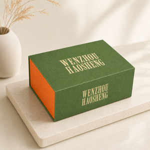 Combinación <span class=keywords><strong>de</strong></span> colores en tonos verde mate y naranja sobre papel texturizado especial dentro <span class=keywords><strong>de</strong></span> una <span class=keywords><strong>caja</strong></span> rígida magnética plegable - Product Image 2