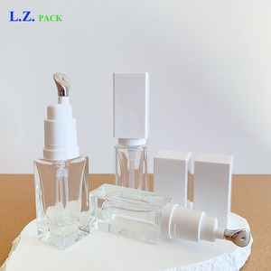 LZ Pack Vente flash Flacon d'huile à lèvres en verre transparent carré de 6 ml, étiquette privée personnalisée, huile essentielle blanche, <span class=keywords><strong>embout</strong></span> métallique, <span class=keywords><strong>tube</strong></span> de brillant à lèvres - Product Image 5