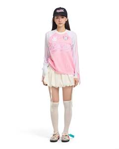 เสื้อยืดแขนยาวสีชมพูผ้าเชน รุ่น Fraise Rabbit Jersey ทรงปกติ แต่งดีเทลลูกไม้ - Product Image 4