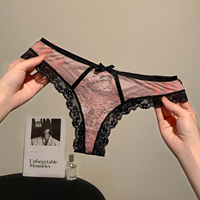 Tanga sexy de cintura baja con encaje y diseño hueco sin costuras Pure-desire para chicas atrevidas