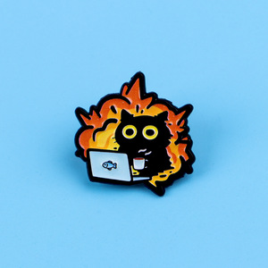Divertido Pin Esmaltado de Gato Negro 'This Is Fine', Gato <span class=keywords><strong>en</strong></span> Fuego con Laptop y Café, Pin de Solapa, Broche de Meme para Amantes de los Gatos y Trabajadores de Oficina - Product Image 6