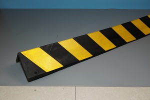 Protection murale réfléchissante de sécurité pour parking, garde-<span class=keywords><strong>coin</strong></span> en caoutchouc à angle droit de 1,2 mètre - Product Image 3