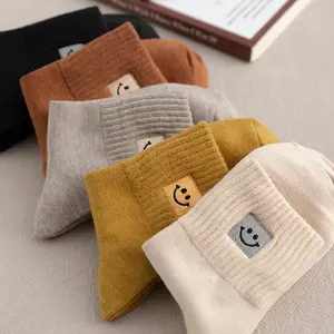 Calcetines de algodón con logo bordado para mujer, medias cálidas con sonrisa