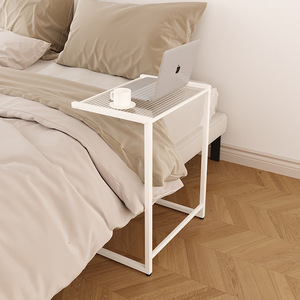 Tavolino Multifunzione di Lusso in Stile Crema con Piano in Vetro Temperato e Struttura in Metallo per Soggiorno e Camera da Letto - Product Image 4