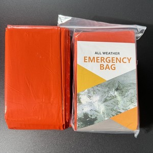 Sac de survie d'urgence toutes saisons, sac de couchage orange en PE, 210x90cm, coupe-vent, pour la survie en plein air - Product Image 2