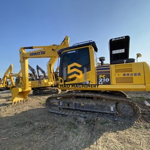 Excavatrice sur chenilles Komatsu PC210LC d'occasion, authentique et abordable, importée pour les chantiers de construction et les travaux d'infrastructure - Product Image 1