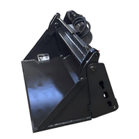 Godet 4-en-1 pour chargeuse compacte avec mâchoire de serrage hydraulique et flexibles de protection pour attache de chargeuse compacte