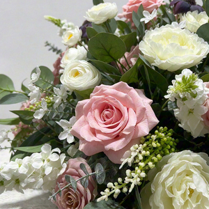 Arreglo Floral Artificial de Seda en Rosa Empolvado, Blanco y Morado Oscuro, Peonía, Rosa y Eucalipto, Centro de Mesa Floral Moderno para Bodas - Product Image 2