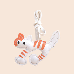 Pendentif chat 3D en cuir PU fait main tendance - Charme de sac léger et mignon, accessoire de sac à main <span class=keywords><strong>félin</strong></span> - Product Image 2