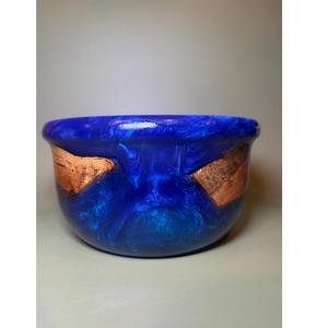 Moderno Tazón de Resina y Madera que Combina la Belleza de la Madera Natural con el Arte Contemporáneo de la Resina, Perfecto para Uso Decorativo y Práctico - Product Image 6