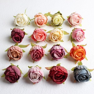 Fleurs artificielles en gros LUYI, petites têtes <span class=keywords><strong>de</strong></span> roses en soie <span class=keywords><strong>de</strong></span> 4 cm pour la décoration <span class=keywords><strong>de</strong></span> gâteaux - Product Image 1