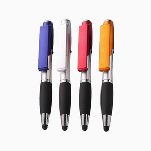 Stylo bille multifonctionnel avec lumière LED, support de téléphone et stylet pliable pour écrans tactiles. - Product Image 1