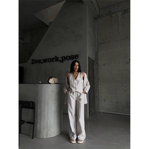 Ensemble de costume pour femme en lin rayé beige, tissu tissé respirant, pantalon large, veste assortie à col en V, tenue décontractée - Product Image 5
