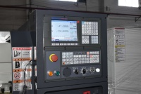 Tour CNC à lit plat horizontal automatique de haute précision pour le travail des métaux avec porte-outils vertical à 4 stations