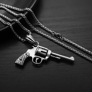 Hip Hop Punk Trend Revolver impermeable 316 Acero inoxidable Pvd relleno chapado en oro joyería de moda colgante collares para hombres hombre - Product Image 2