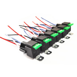 Conector de Relé Automotriz de 5 Pines, 30A, 12V, Plástico Negro, Montaje Estándar - Product Image 1