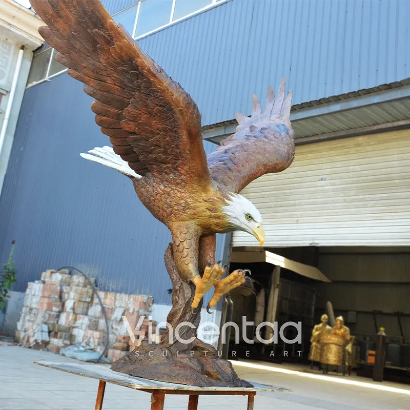 Escultura de bronze Vincentaa Escultura de águia de animal ao ar livre moderna personalizada