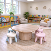 Table et chaises d'activités pour enfants en bois massif irrégulier en forme de trapèze Chiquitos, table et chaises de lecture et de jeu pour la maternelle
