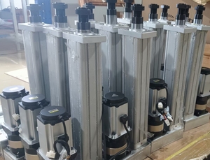 กระบอกสูบไฟฟ้าเซอร์โวแบบยืดหดได้ขนาดเล็ก ความเร็ว 100 มม./วินาที - Product Image 1