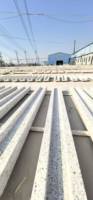 Marches et contremarches d'escalier en granit blanc G682 modernes, antidérapantes, courbées et rainurées pour usage extérieur et jardin