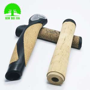 Bastón de Senderismo Xin Bo Jia con Mango de Corcho Antideslizante, Material Amarillo Tierra para Caminatas y Excursiones al Aire Libre - Product Image 1