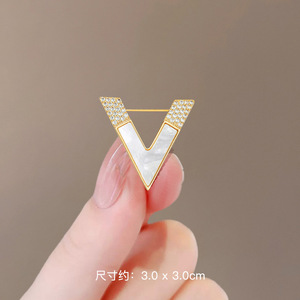 เข็มกลัดคริสตัลรูปตัววีสำหรับสตรี - Product Image 2