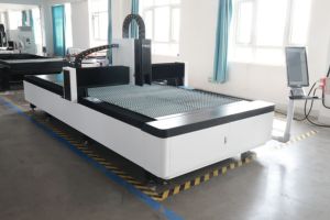 Machine de découpe laser fibre numérique automatique OEM 1kW 3kW 3 axes refroidie par eau pour métaux, livraison rapide, disponible 24h/24 - Product Image 3