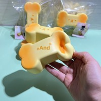 Best-seller : Squishy en PU créatif et mignon, en forme d'os de dessin animé, imitation pain, à rebond lent, doux et moelleux, effet beurre