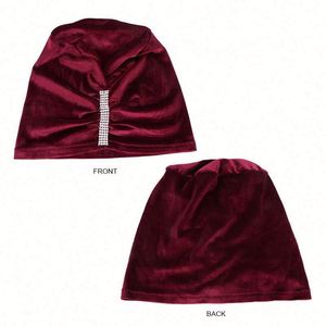 Vente en gros : Accessoires capillaires d'extérieur toutes saisons avec logo personnalisé, Turbans musulmans couleur unie, Bonnets chauds en velours et Bonnets à strass - Product Image 3