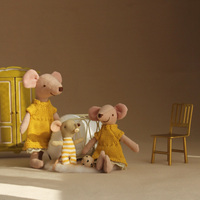Poupées souris miniatures avec scène de thé, jouets en peluche mignons faits à la main pour maison de poupée