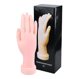 Main d'entraînement souple en plastique pour la pratique de la manucure et du nail art - Product Image 1