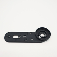 Plaque de montage en aluminium moulé sous pression usiné CNC noir, support de traversée multi-trous personnalisé