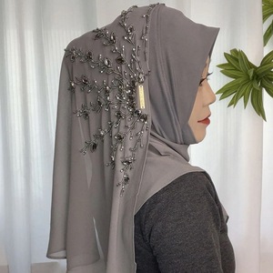 Hijab Avvolgente Riccamente Decorato per Donne Musulmane, Lussuoso Copricapo con Perline in Stile Arabia Saudita e Dubai, Sciarpa Islamica - Product Image 2